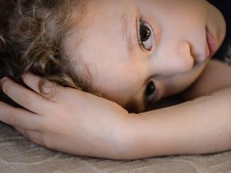 Признаки и симптомы аутизма у детей